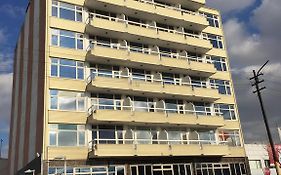 Eyna Hotel